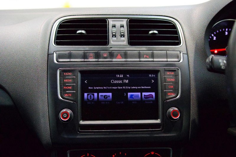 VOLKSWAGEN POLO
