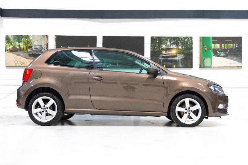 VOLKSWAGEN POLO