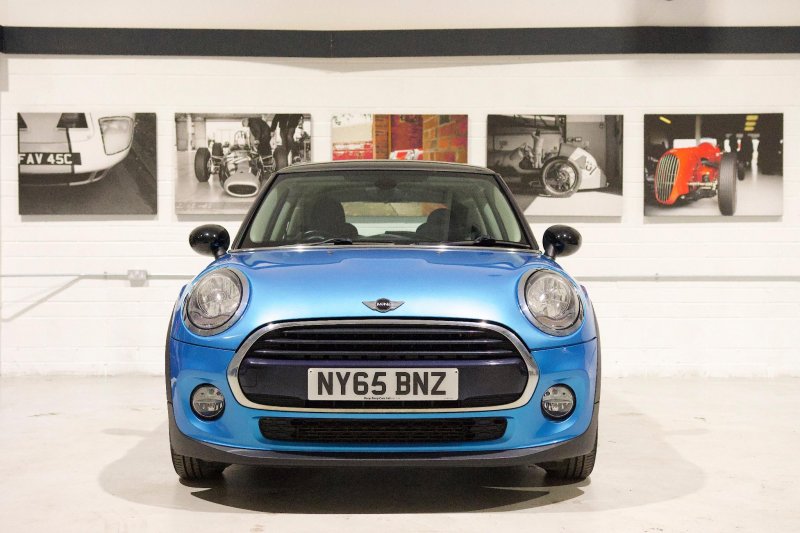 MINI HATCH