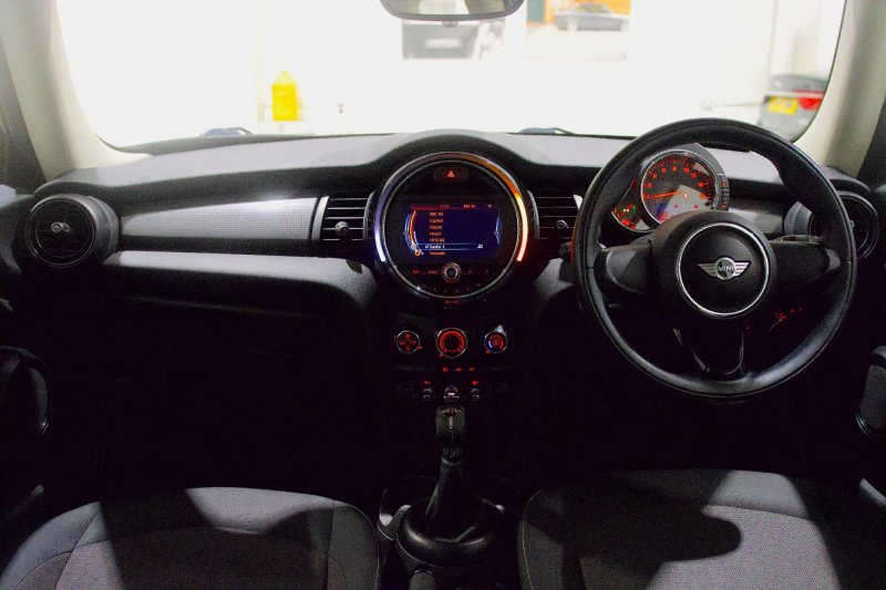 MINI HATCH