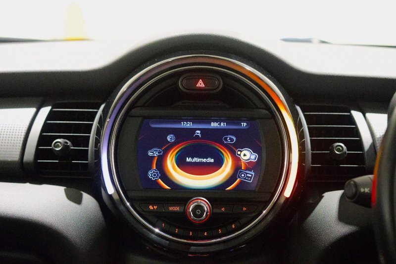 MINI HATCH