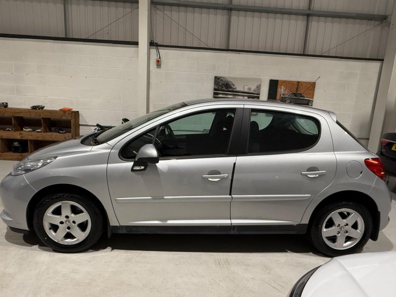 PEUGEOT 207