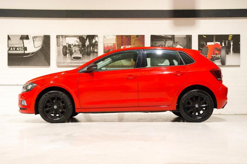 VOLKSWAGEN POLO