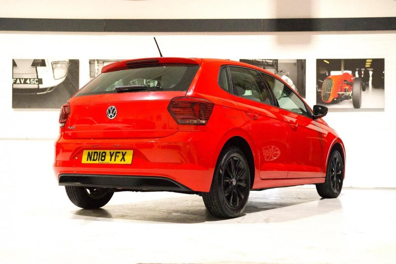 VOLKSWAGEN POLO