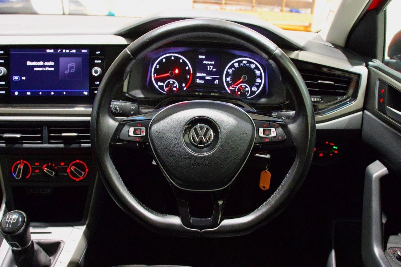 VOLKSWAGEN POLO