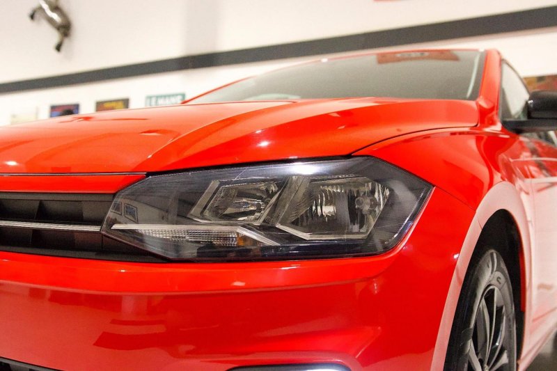 VOLKSWAGEN POLO