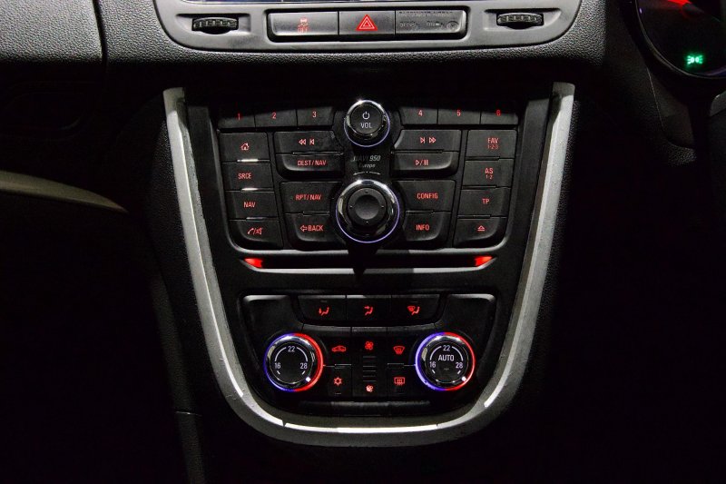 VAUXHALL MOKKA
