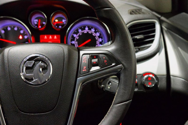 VAUXHALL MOKKA