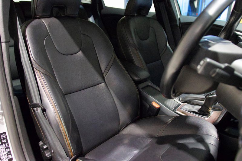 VOLVO V40 CROSS COUNTRY