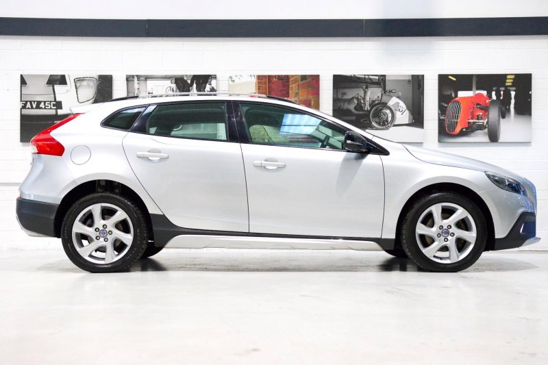 VOLVO V40 CROSS COUNTRY