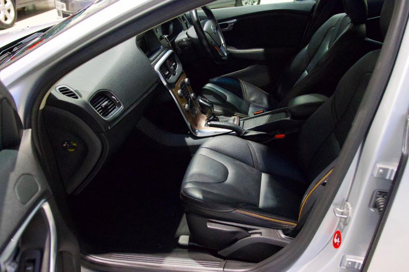 VOLVO V40 CROSS COUNTRY