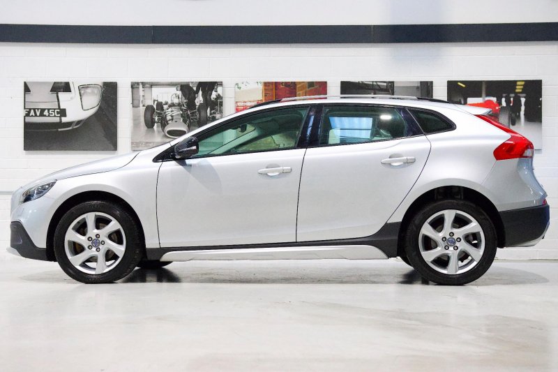 VOLVO V40 CROSS COUNTRY
