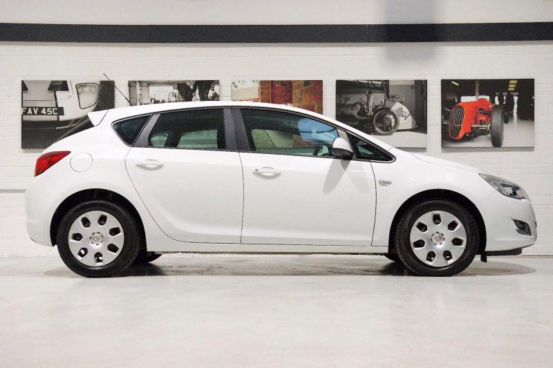 VAUXHALL ASTRA