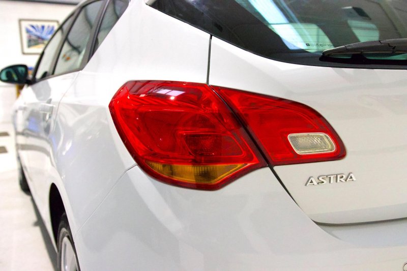 VAUXHALL ASTRA