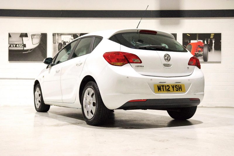 VAUXHALL ASTRA