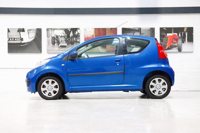 PEUGEOT 107