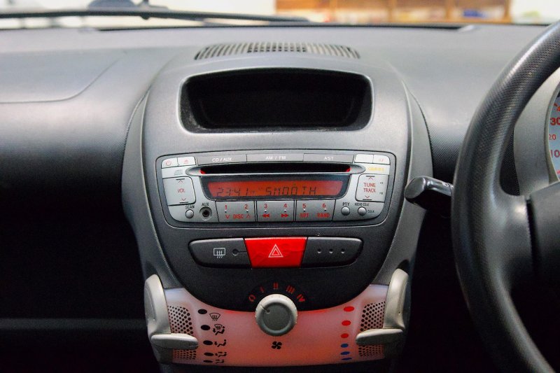PEUGEOT 107