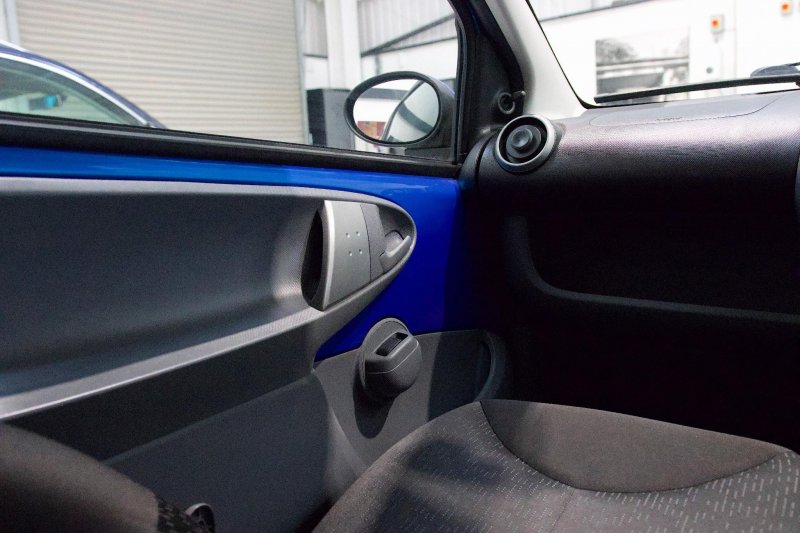 PEUGEOT 107