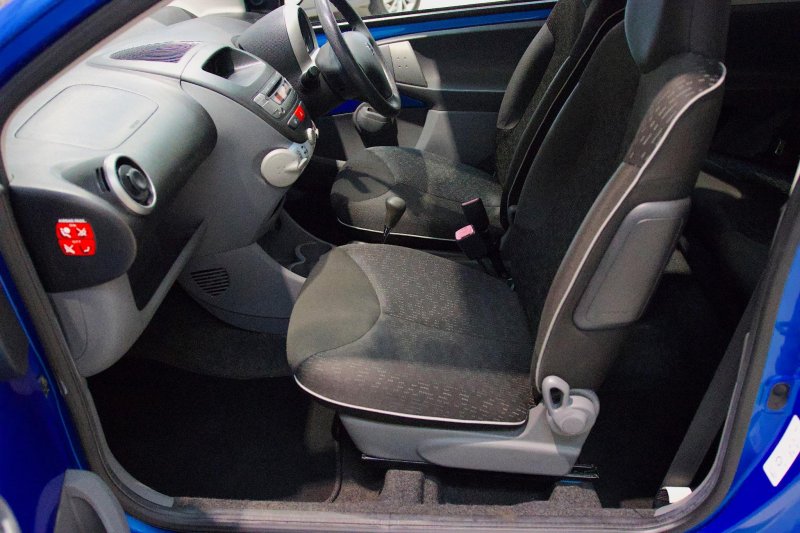 PEUGEOT 107