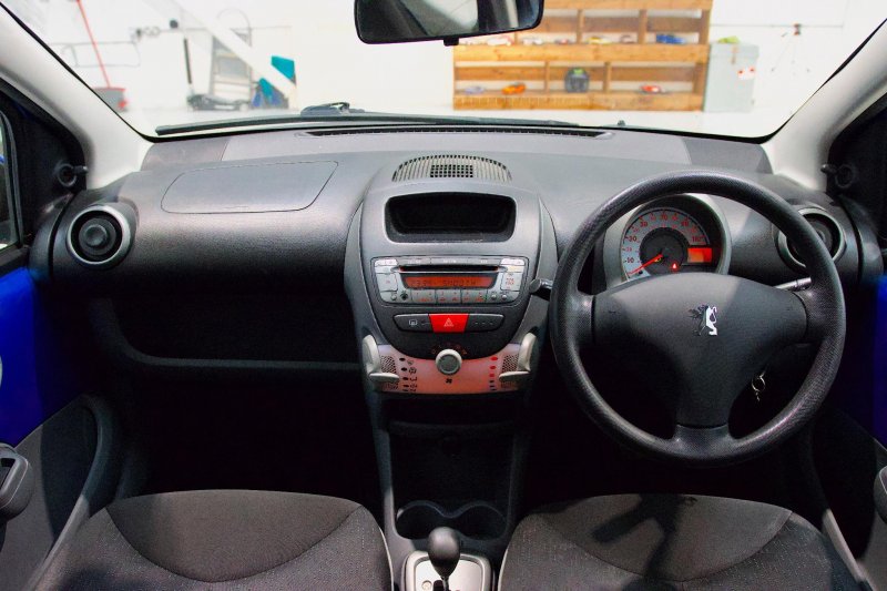 PEUGEOT 107