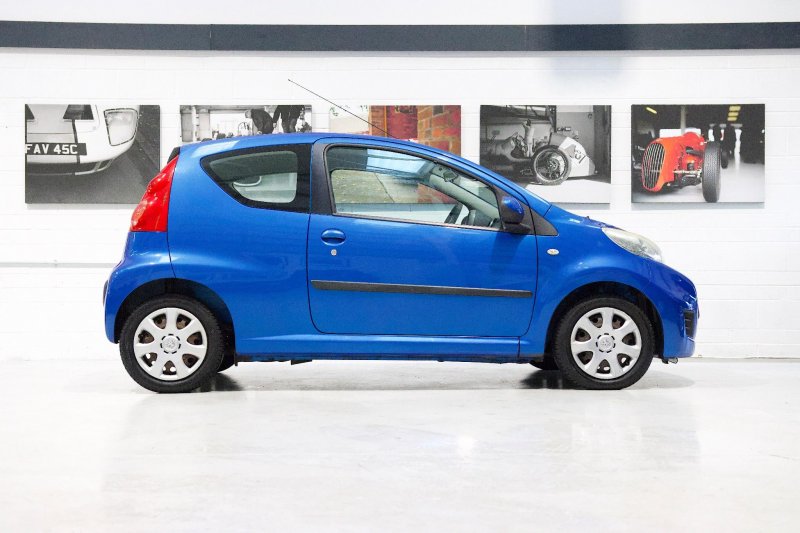 PEUGEOT 107