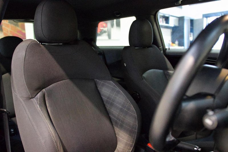 MINI HATCH