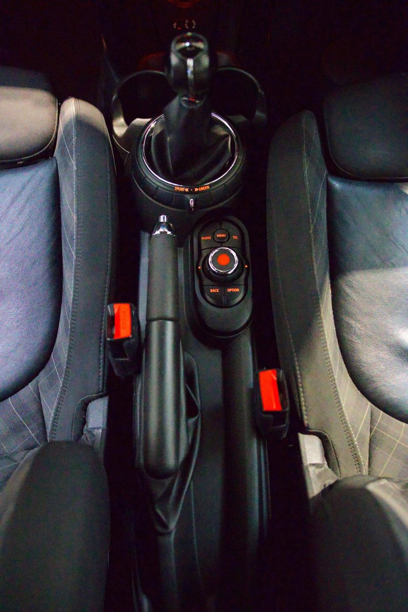 MINI HATCH
