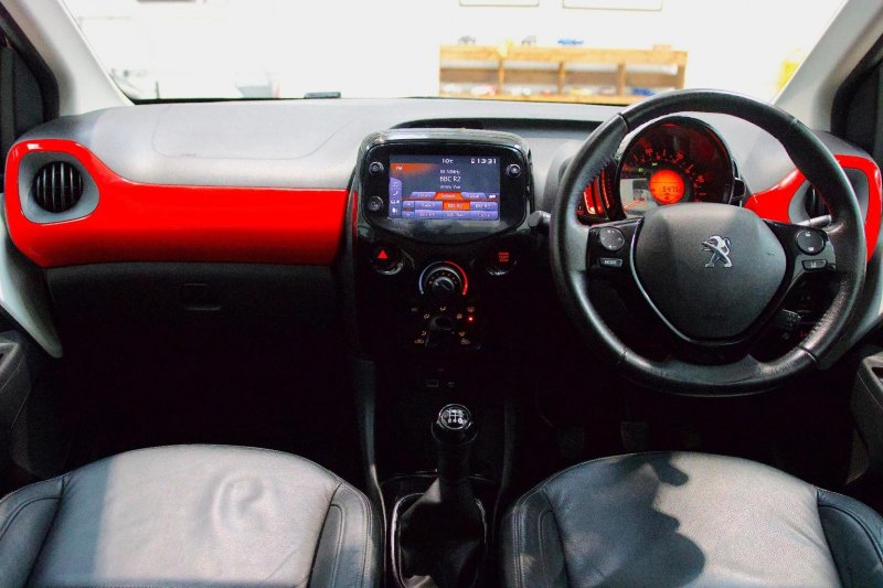 PEUGEOT 108
