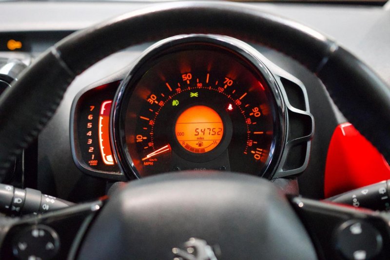 PEUGEOT 108