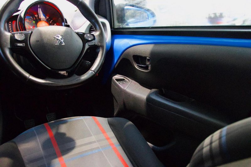 PEUGEOT 108