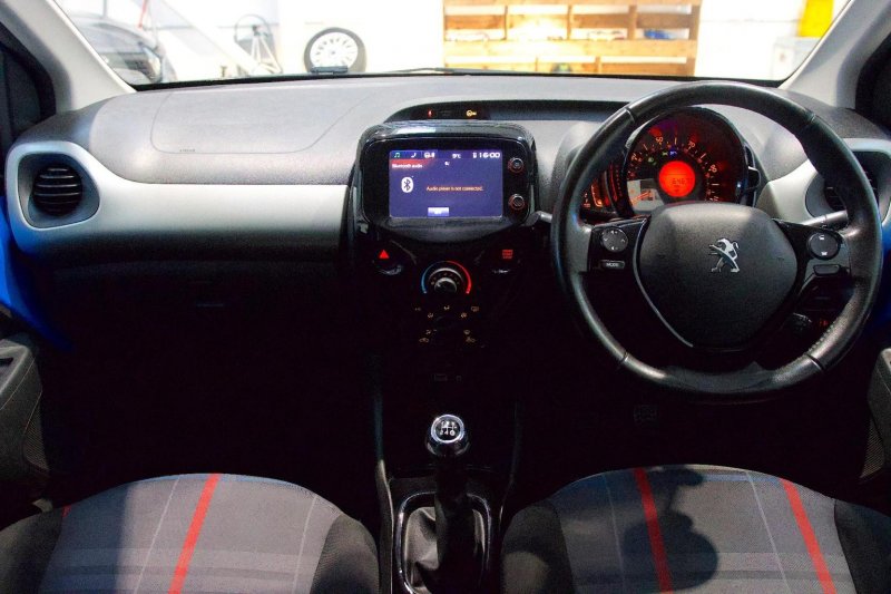 PEUGEOT 108