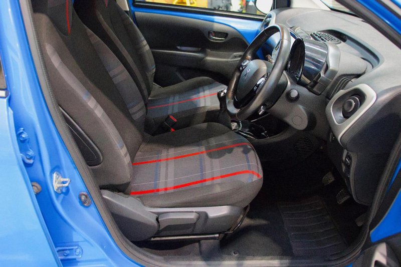 PEUGEOT 108