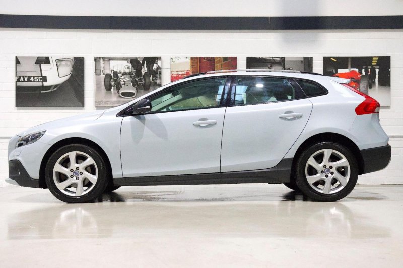 VOLVO V40 CROSS COUNTRY