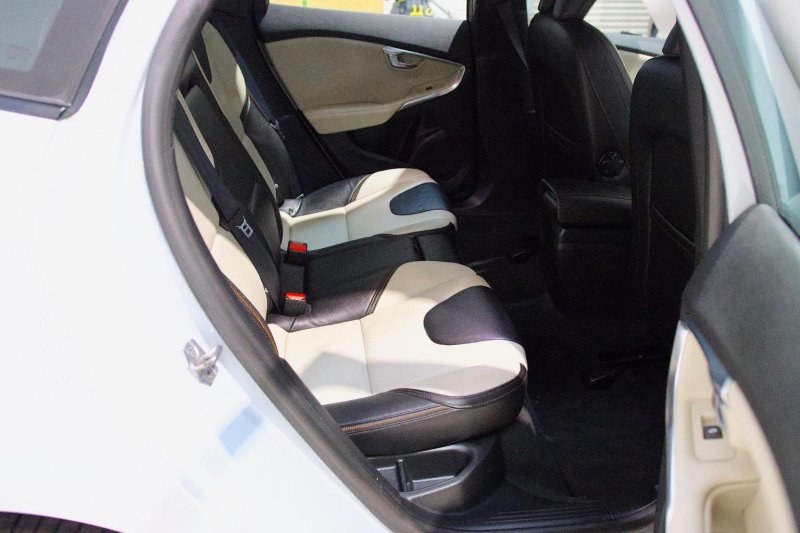 VOLVO V40 CROSS COUNTRY