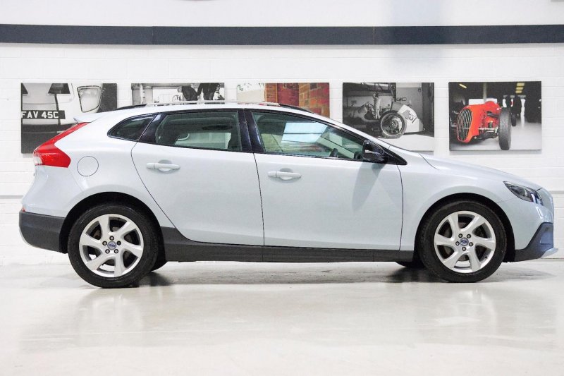 VOLVO V40 CROSS COUNTRY