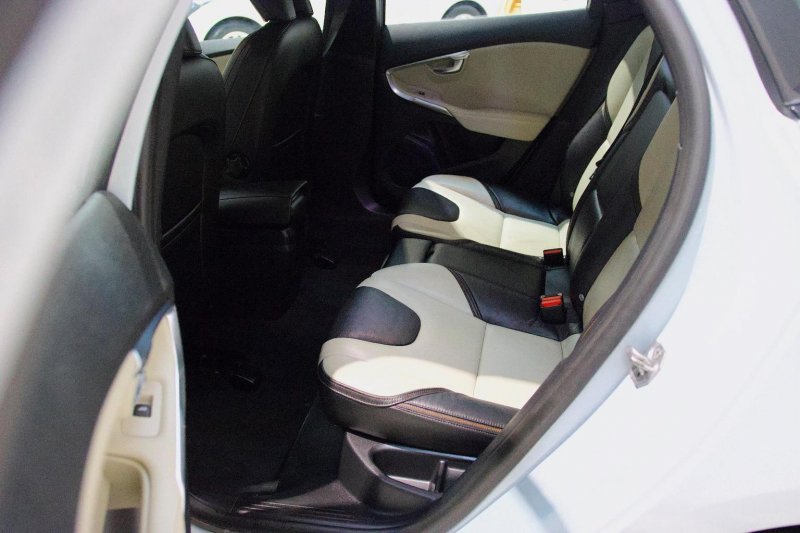 VOLVO V40 CROSS COUNTRY