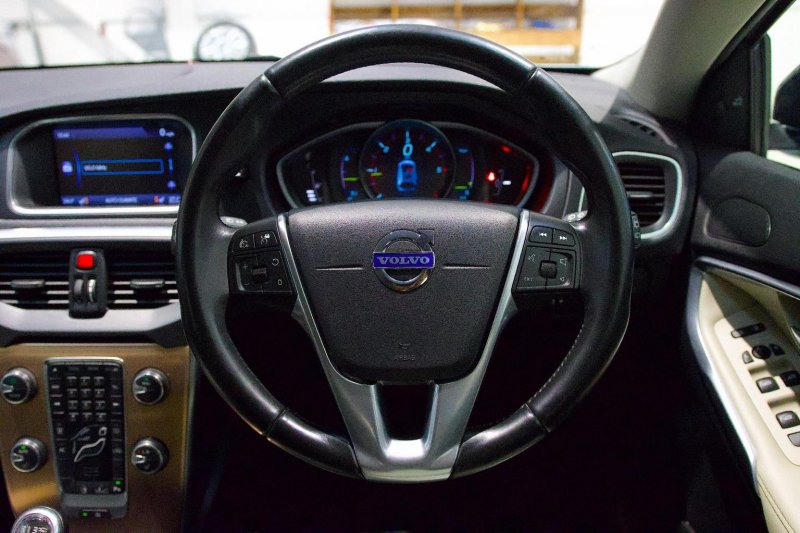 VOLVO V40 CROSS COUNTRY