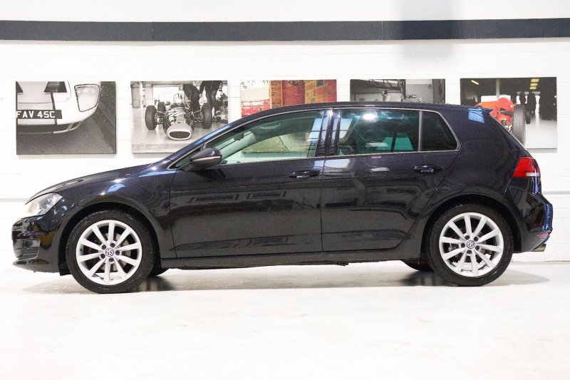 VOLKSWAGEN GOLF